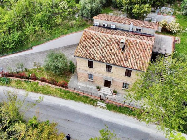 casa indipendente in vendita ad Urbino