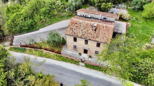 casa indipendente in vendita ad Urbino