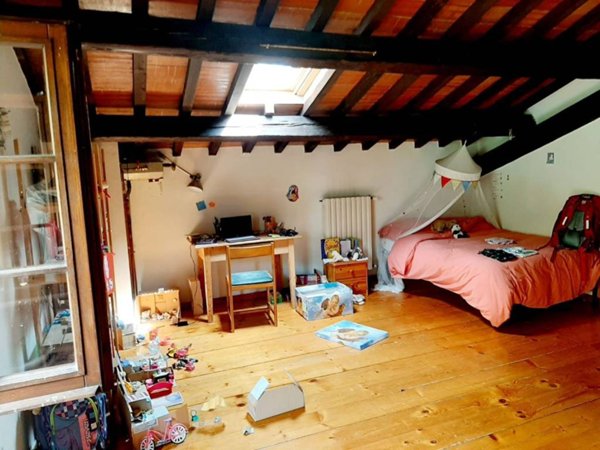 casa indipendente in vendita ad Urbino in zona Ospedaletto