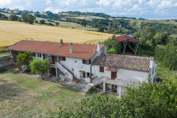 casa indipendente in vendita ad Urbino