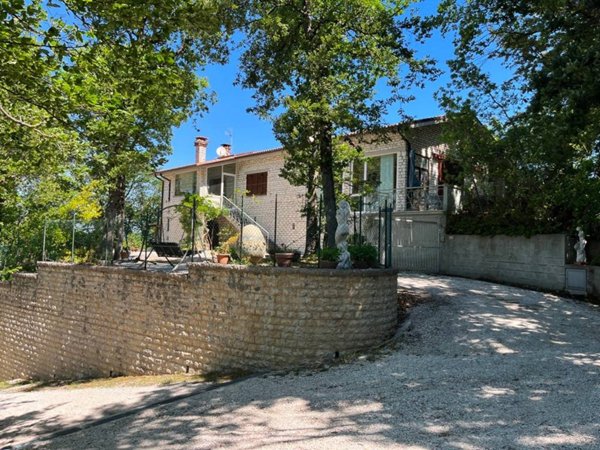 casa indipendente in vendita ad Urbino