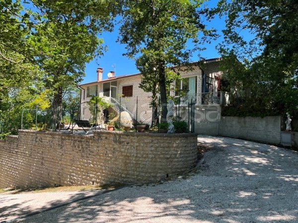 casa indipendente in vendita ad Urbino
