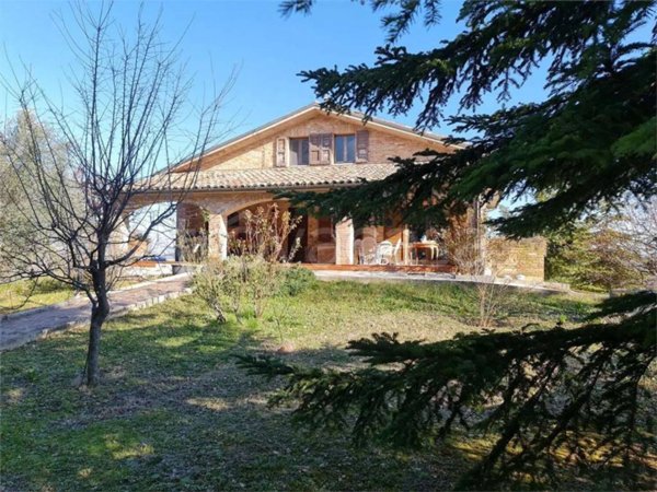 casa indipendente in vendita ad Urbino in zona Maciolla