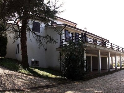 casa indipendente in vendita ad Urbino