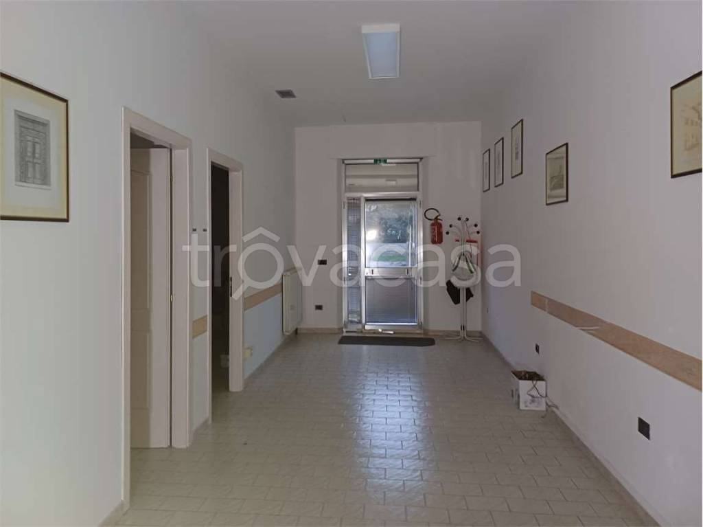 ufficio in vendita ad Urbino in zona Trasanni