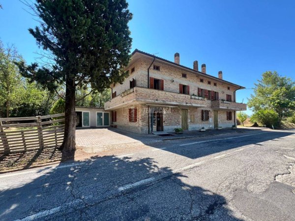 casa indipendente in vendita ad Urbino