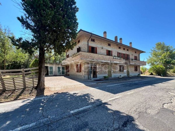 casa indipendente in vendita ad Urbino