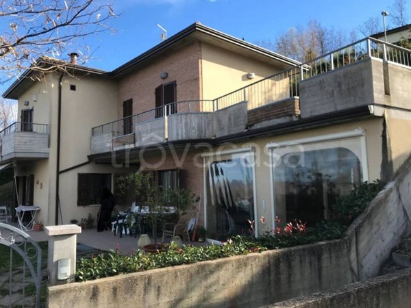casa indipendente in vendita ad Urbino in zona Castello di Cavallino