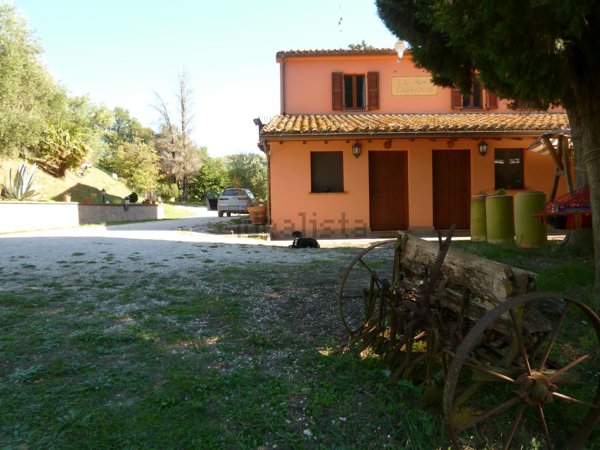 casa indipendente in vendita ad Urbino