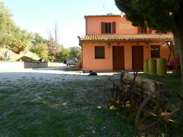 casa indipendente in vendita ad Urbino