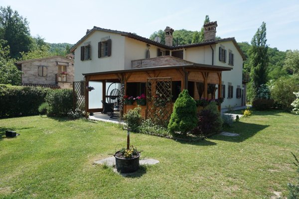 casa indipendente in vendita ad Urbino