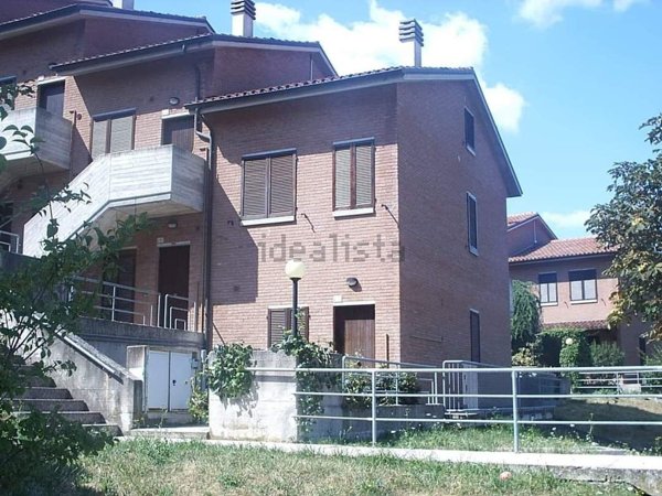 casa semindipendente in vendita ad Urbino