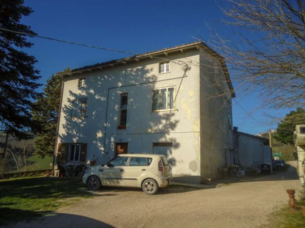 casa indipendente in vendita ad Urbino in zona Pieve di Cagna