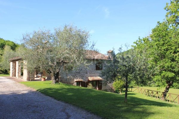 casa indipendente in vendita ad Urbino in zona Pieve di Cagna