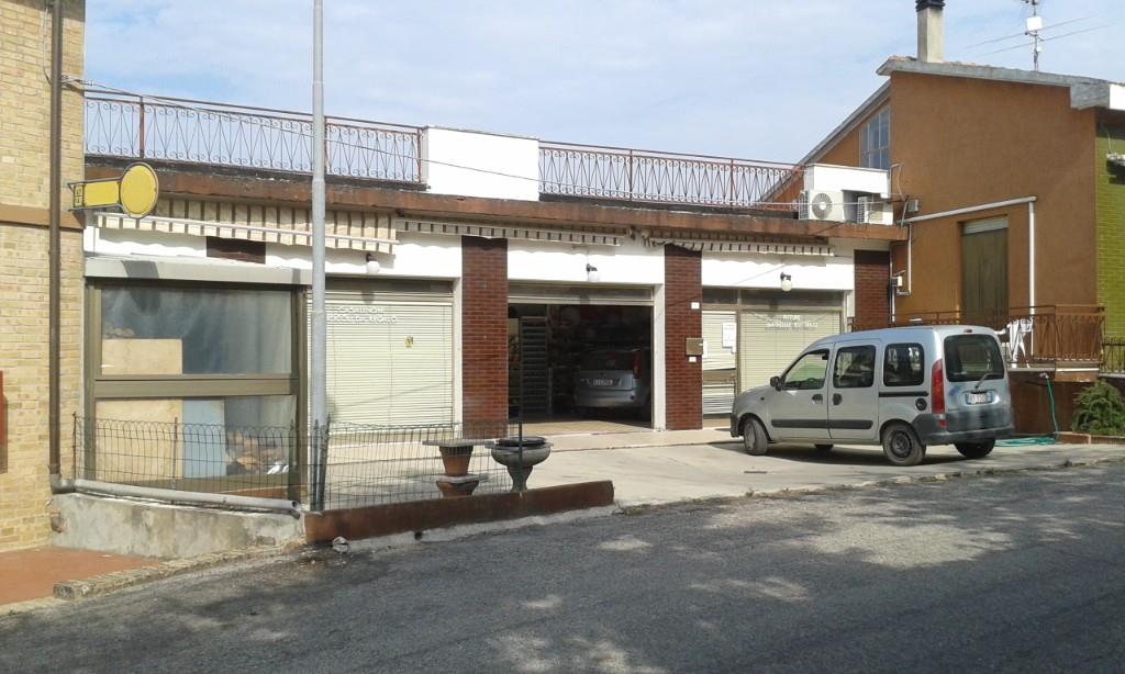 casa indipendente in vendita ad Urbino in zona Pieve di Cagna