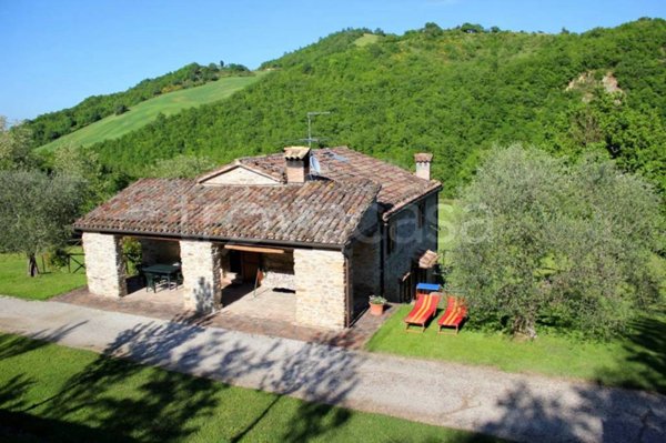 casa indipendente in vendita ad Urbino in zona Girfalco