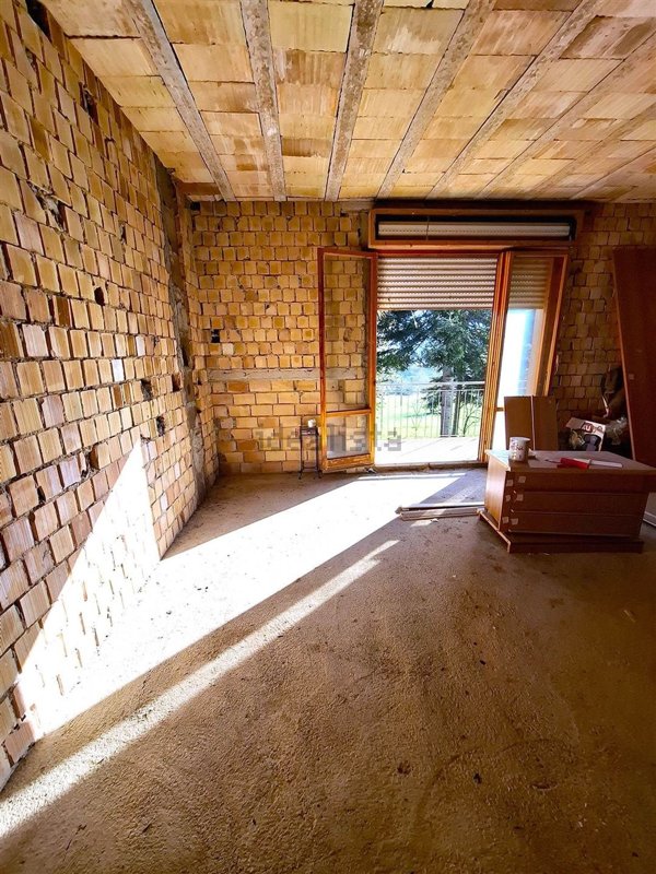 appartamento in vendita ad Urbino in zona Canavaccio