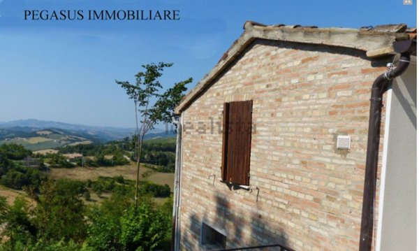 appartamento in vendita ad Urbino in zona Crocicchia