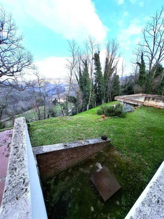 casa indipendente in vendita ad Urbino in zona Castello di Cavallino