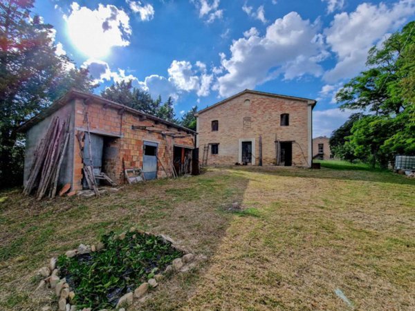casa indipendente in vendita ad Urbino in zona Monteolivo