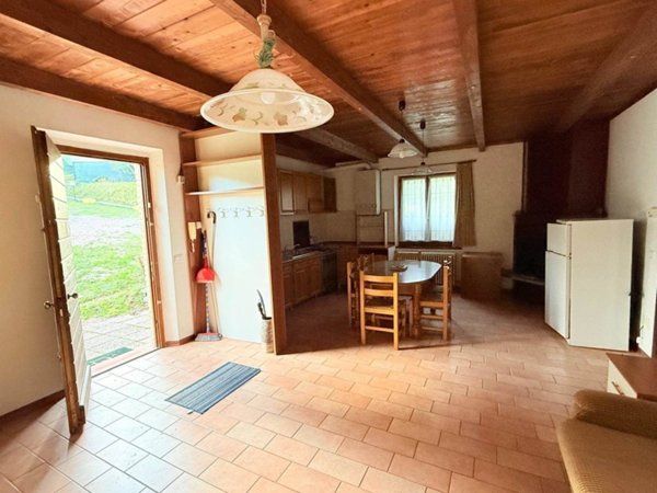 casa indipendente in vendita ad Urbino in zona Montesoffio