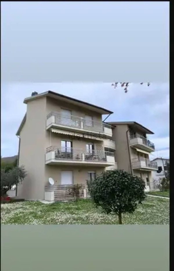 appartamento in vendita ad Urbino in zona Canavaccio