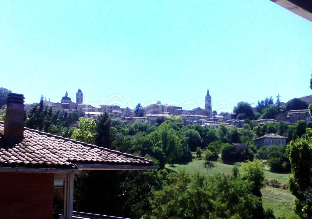 appartamento in vendita ad Urbino in zona Sasso