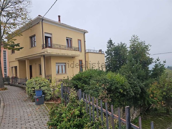 casa indipendente in vendita ad Urbino