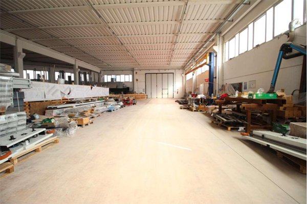 negozio in vendita ad Urbino in zona Pallino Secondo