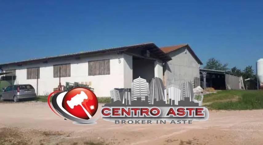 locale commerciale in vendita ad Urbino in zona Maciolla