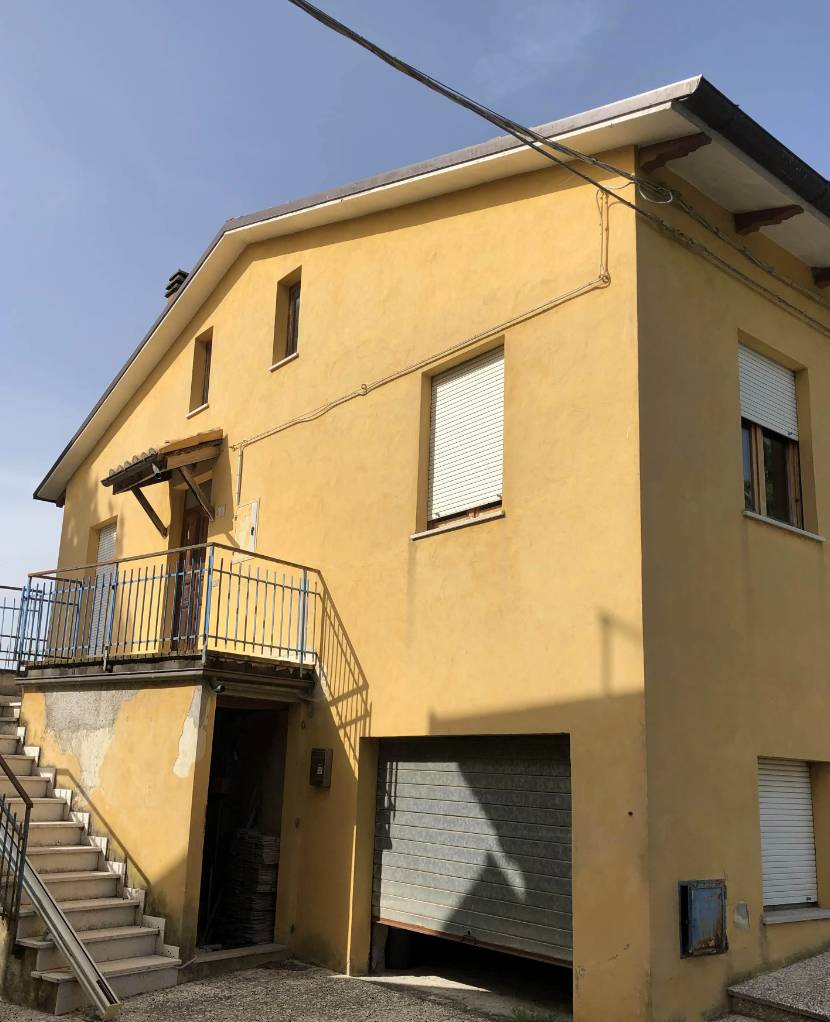 appartamento in vendita ad Urbino in zona Pieve di Cagna