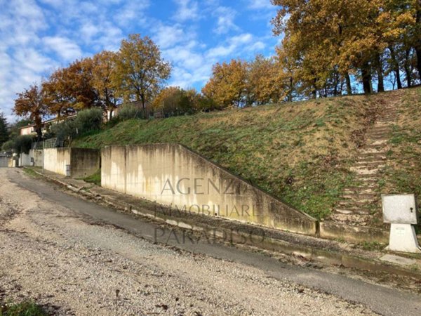 casa indipendente in vendita ad Urbino in zona Trasanni