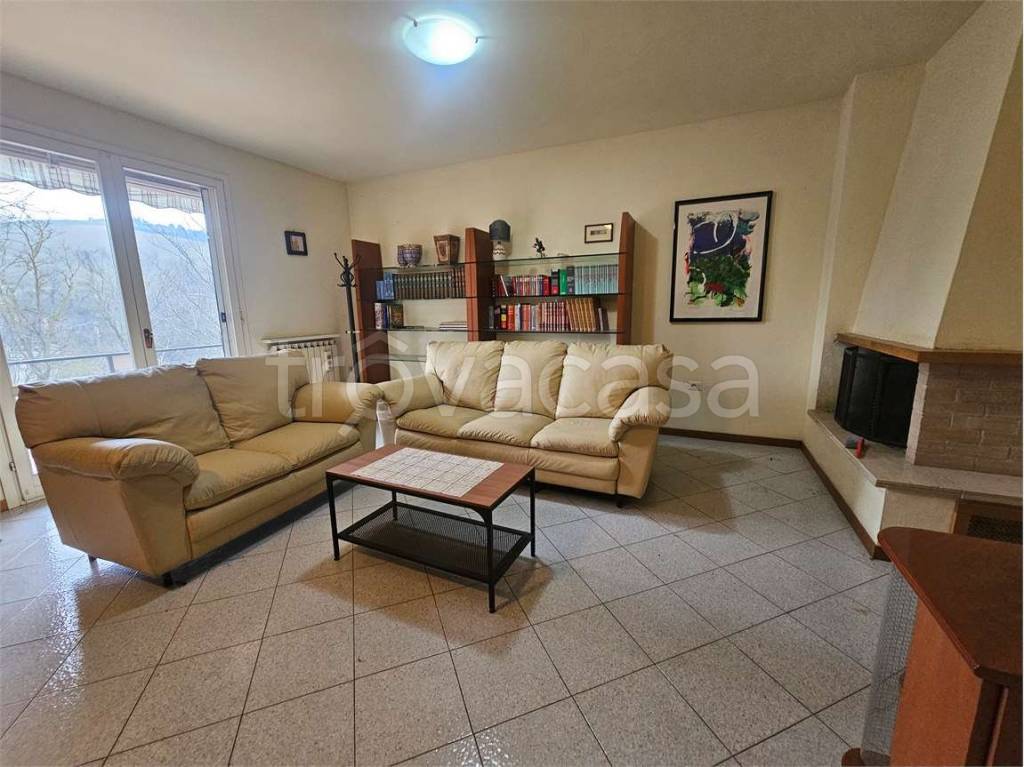 casa indipendente in vendita ad Urbino in zona Trasanni