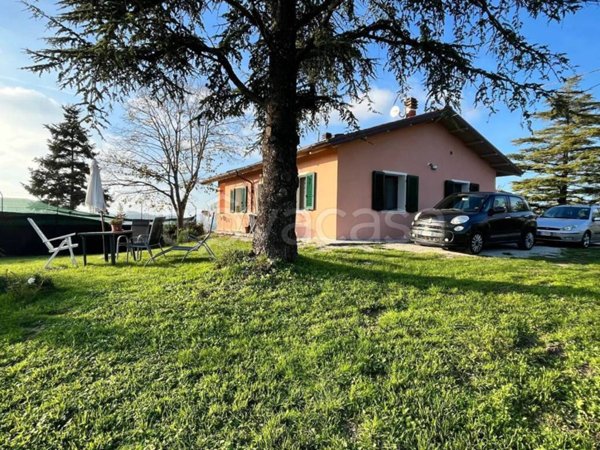 casa indipendente in vendita ad Urbino in zona Pallino Secondo