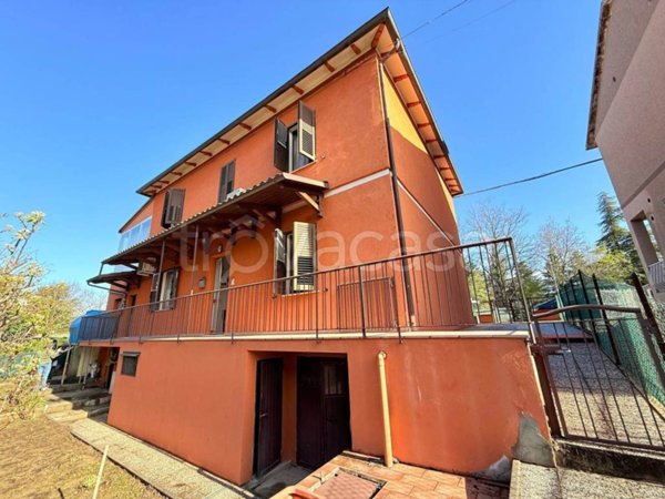 casa indipendente in vendita ad Urbino in zona Mazzaferro