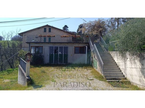 casa indipendente in vendita ad Urbino