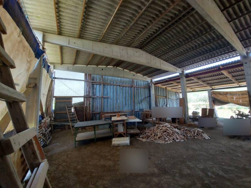 capannone in vendita ad Urbino in zona Pantiera