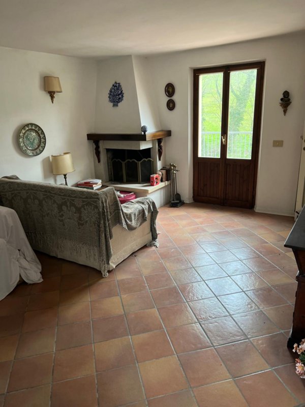 casa indipendente in vendita ad Urbino in zona Trasanni