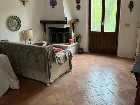 casa indipendente in vendita ad Urbino in zona Trasanni