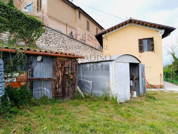 casa indipendente in vendita ad Urbino