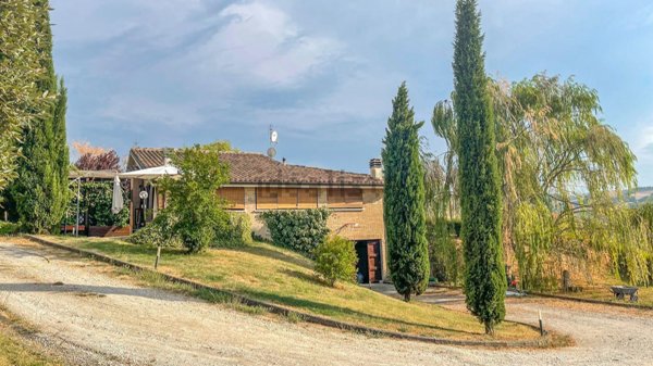 casa indipendente in vendita ad Urbino