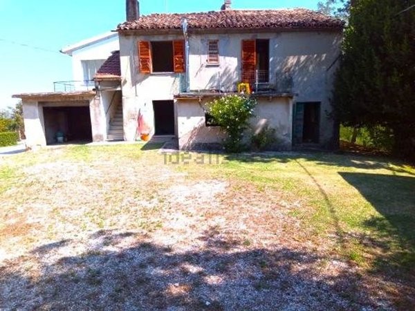 casa semindipendente in vendita ad Urbino in zona Mazzaferro