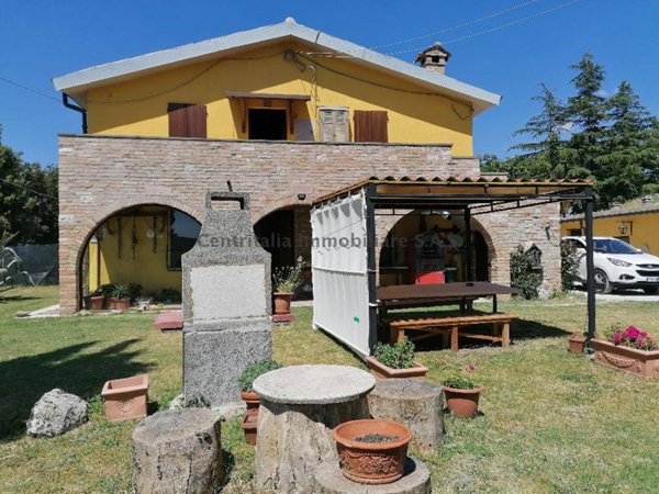 casa indipendente in vendita ad Urbino
