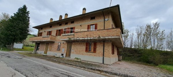 locale commerciale in vendita ad Urbino
