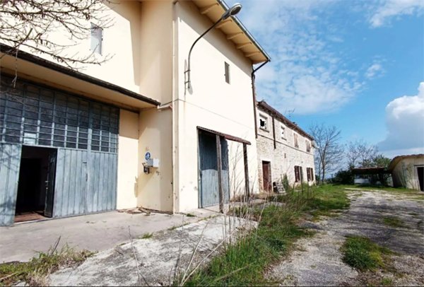 casa indipendente in vendita ad Urbino
