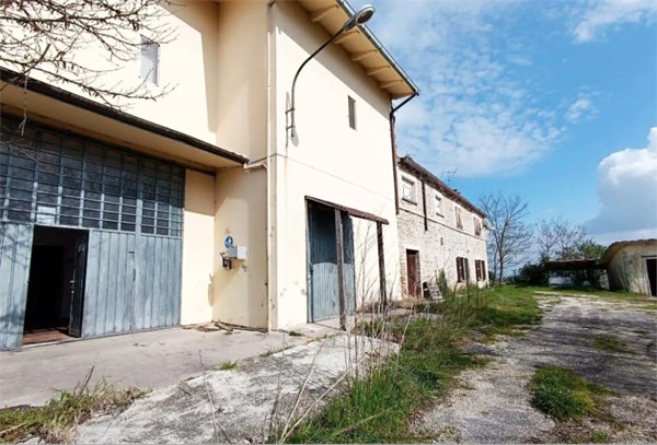 casa indipendente in vendita ad Urbino