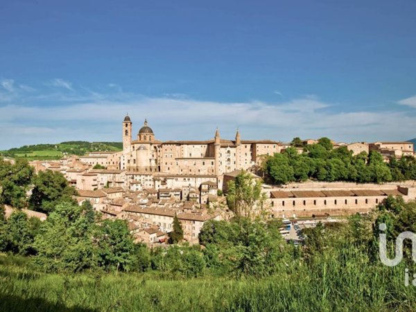 casa indipendente in vendita ad Urbino in zona Giardino della Galla