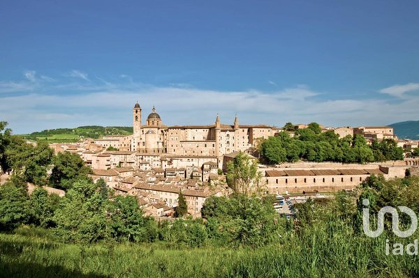 casa indipendente in vendita ad Urbino in zona Giardino della Galla