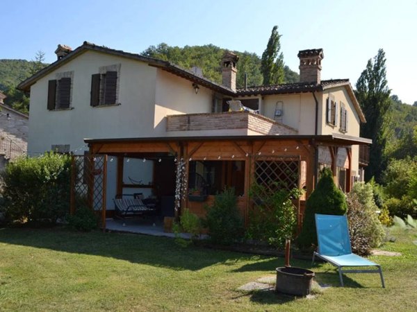 casa indipendente in vendita ad Urbino in zona Pieve di Cagna