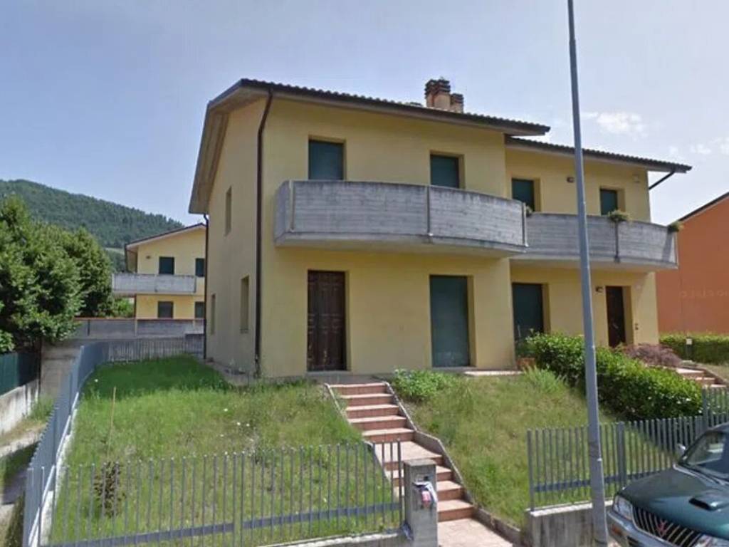 appartamento in vendita ad Urbino in zona Canavaccio